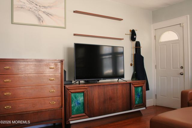 37 Cherry Street, Tinton Falls, NJ 07724