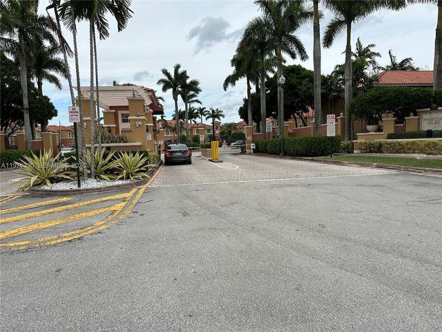 745 SW 107th Ave, Pembroke Pines, FL 33025