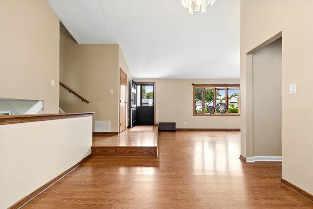 5701 Bedford Court, Hanover Park, IL 60133