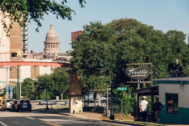 2500 Rosewood Ave 103, Austin, TX 78702
