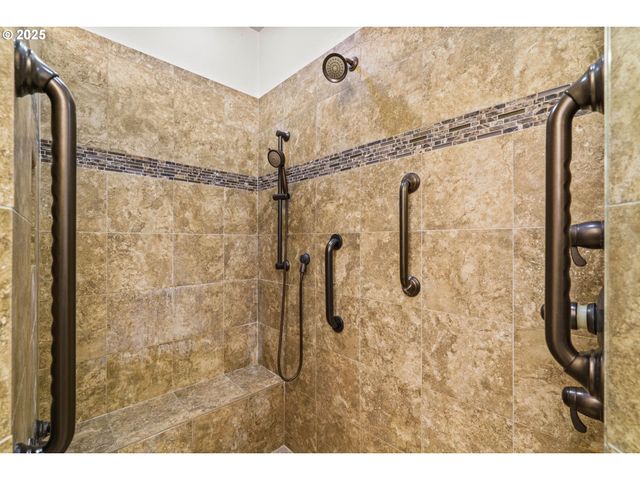 610 HOLLY Ave, Cottage Grove, OR 97424