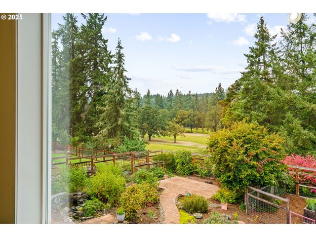 610 HOLLY Ave, Cottage Grove, OR 97424