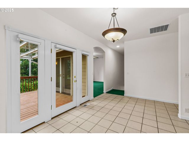 610 HOLLY Ave, Cottage Grove, OR 97424