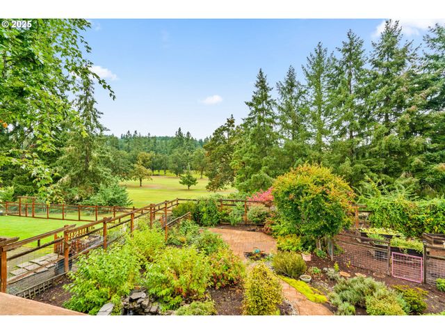 610 HOLLY Ave, Cottage Grove, OR 97424