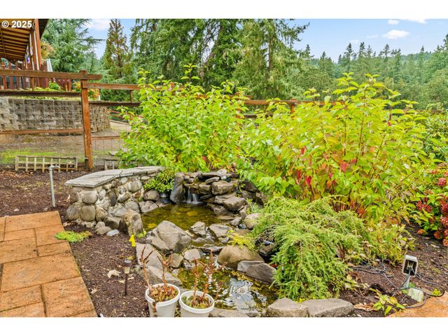 610 HOLLY Ave, Cottage Grove, OR 97424