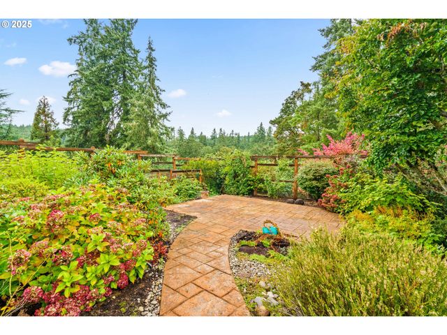 610 HOLLY Ave, Cottage Grove, OR 97424