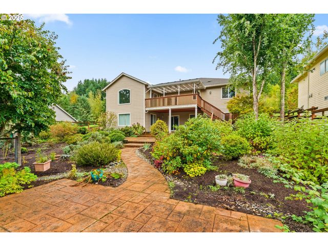 610 HOLLY Ave, Cottage Grove, OR 97424