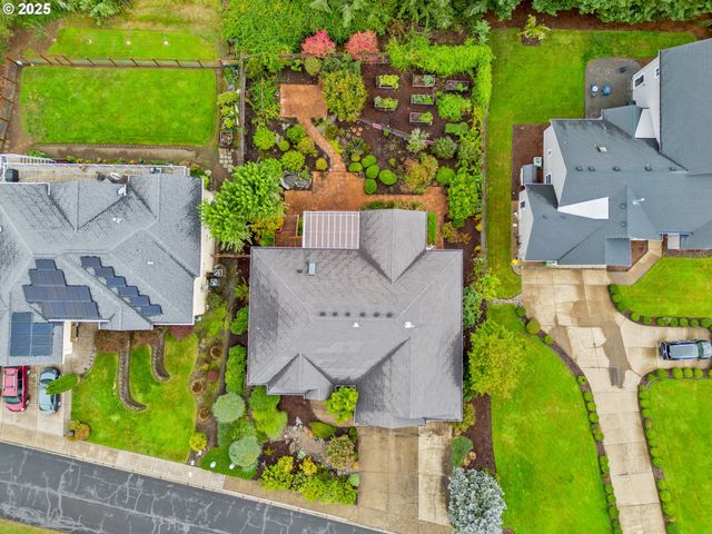 610 HOLLY Ave, Cottage Grove, OR 97424