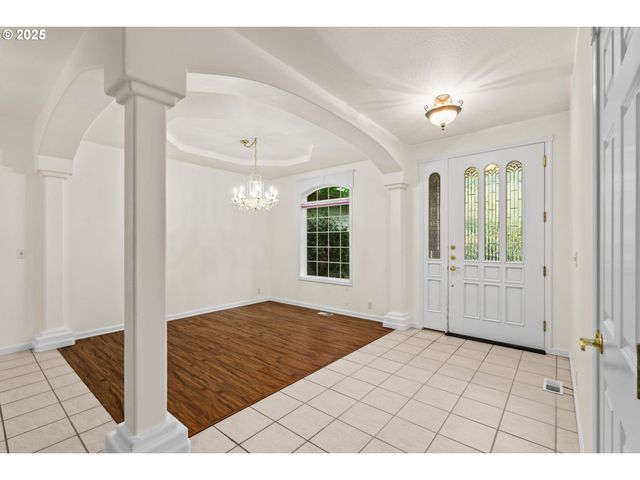 610 HOLLY Ave, Cottage Grove, OR 97424