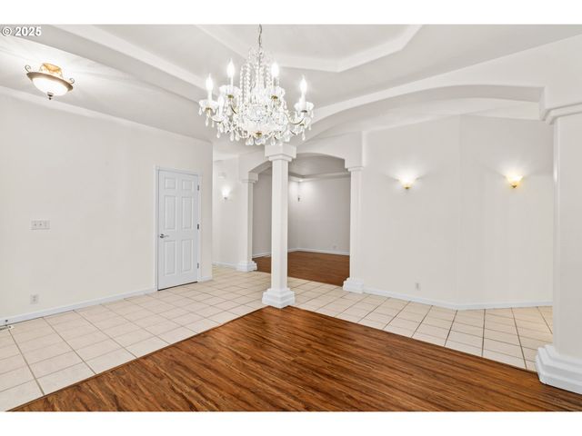 610 HOLLY Ave, Cottage Grove, OR 97424