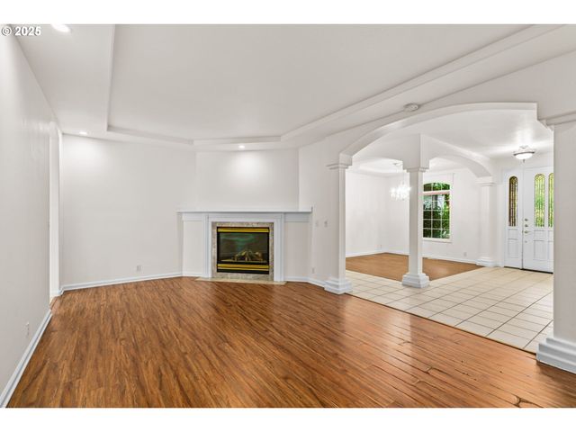 610 HOLLY Ave, Cottage Grove, OR 97424