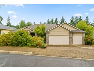 610 HOLLY Ave, Cottage Grove, OR 97424