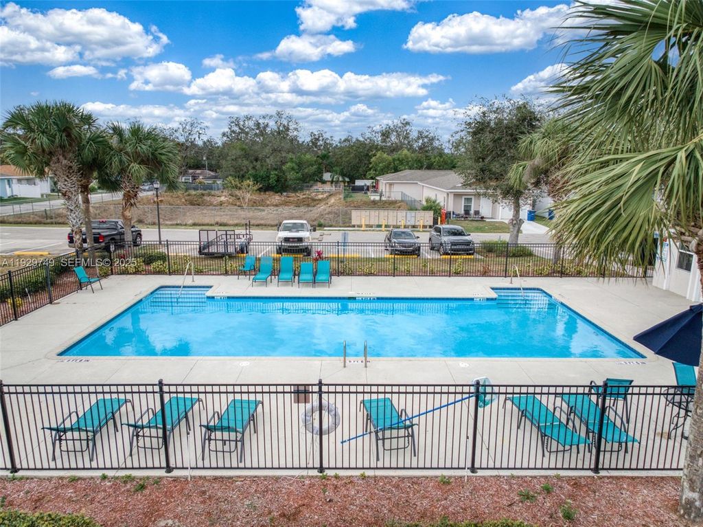 Image 9 of property listing at 1418 Las Villas Blvd, Sebring, FL 33870