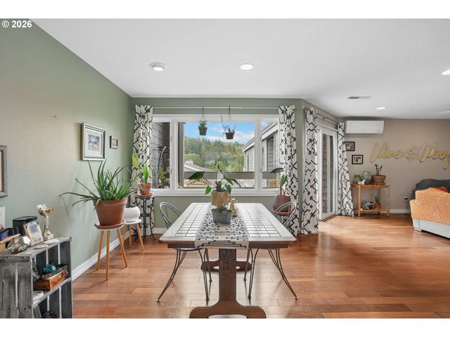 637 Se LINN St E, Portland, OR 97202
