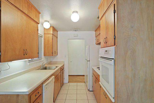 9317 Mark St, Elk Grove, CA 95624