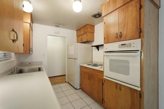 9317 Mark St, Elk Grove, CA 95624