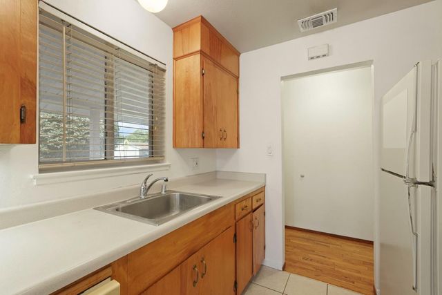 9317 Mark St, Elk Grove, CA 95624