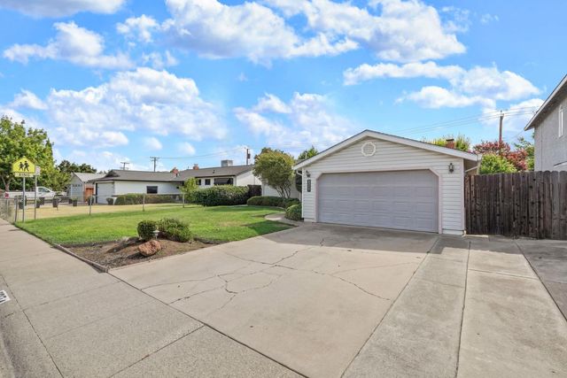 9317 Mark St, Elk Grove, CA 95624