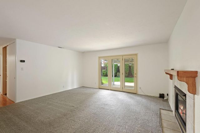 9317 Mark St, Elk Grove, CA 95624