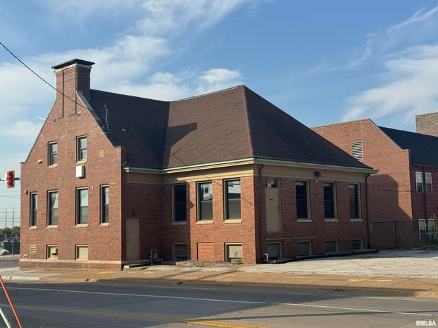 1202 W 3RD Street, Davenport, IA 52802