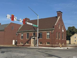 1202 W 3RD Street, Davenport, IA 52802