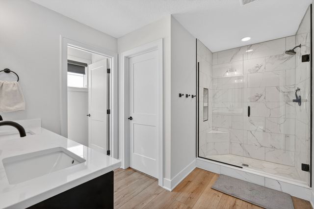 9114 S 91st Court, West Des Moines, IA 50266