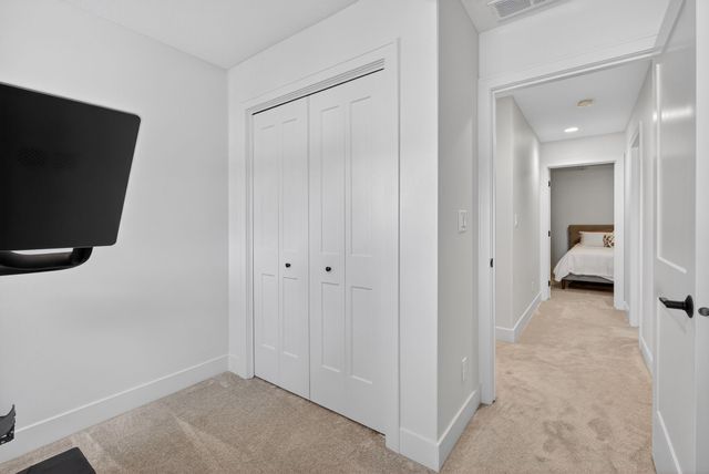 9114 S 91st Court, West Des Moines, IA 50266