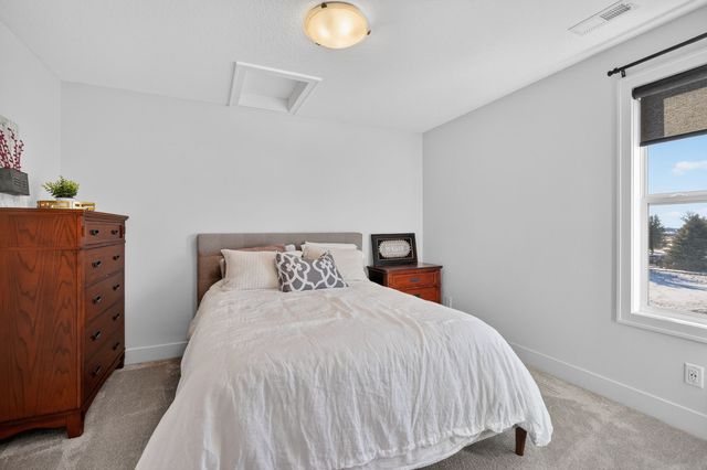 9114 S 91st Court, West Des Moines, IA 50266