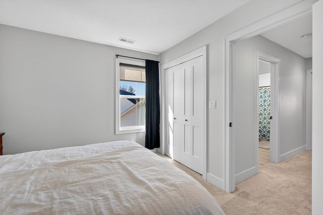 9114 S 91st Court, West Des Moines, IA 50266