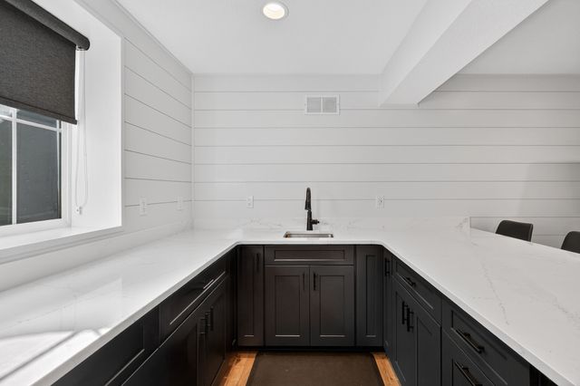 9114 S 91st Court, West Des Moines, IA 50266