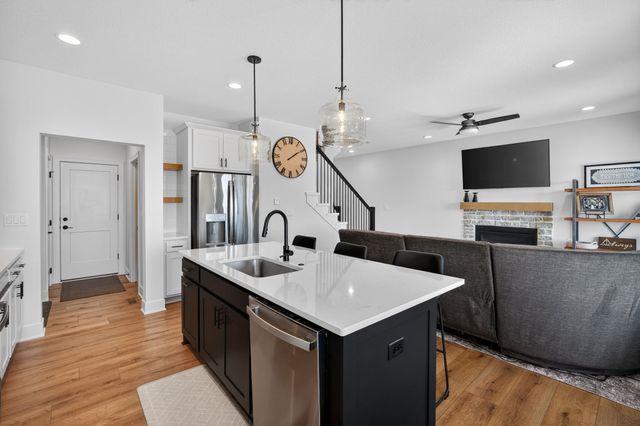 9114 S 91st Court, West Des Moines, IA 50266