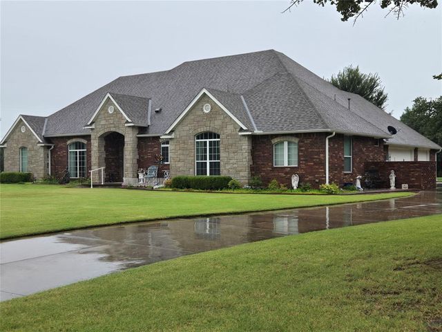 16406 Sandstone Circle, Choctaw, OK 73020