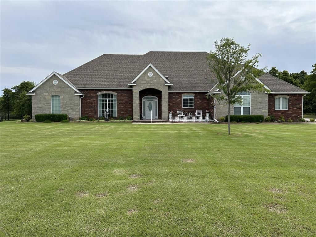 16406 Sandstone Circle, Choctaw, OK 73020