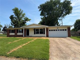 1585 Flamingo Drive, Florissant, MO 63031