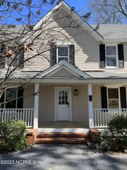 145 E Vermont Avenue B, Southern Pines, NC 28387