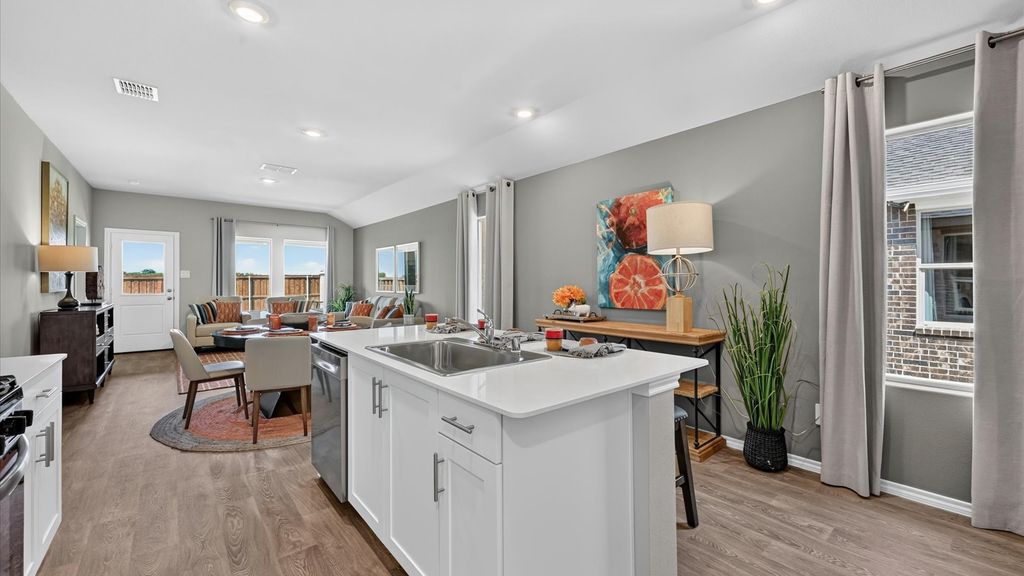 537 STERLING THICKET Lane, Denton, TX 76259 — photo 4