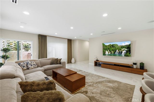 10101 Lanark Street, Sun Valley, CA 91352