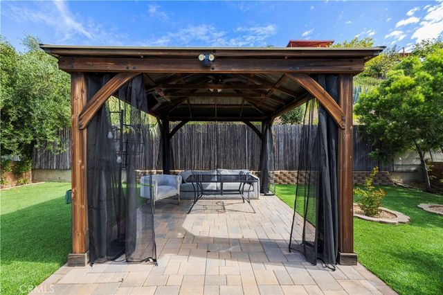 10101 Lanark Street, Sun Valley, CA 91352