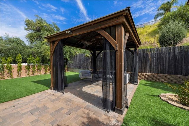 10101 Lanark Street, Sun Valley, CA 91352