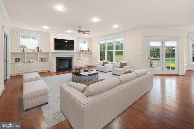 217 PLEASANT ST SW, Vienna, VA 22180