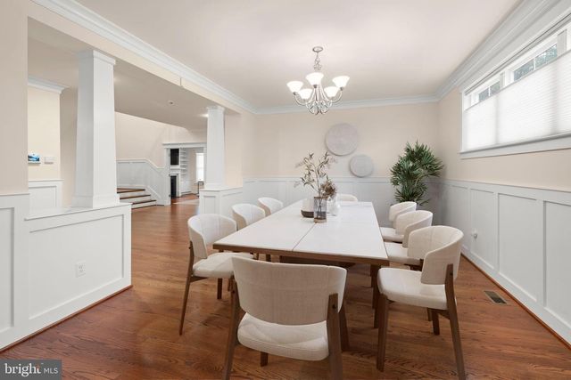 217 PLEASANT ST SW, Vienna, VA 22180