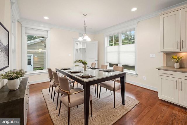 217 PLEASANT ST SW, Vienna, VA 22180