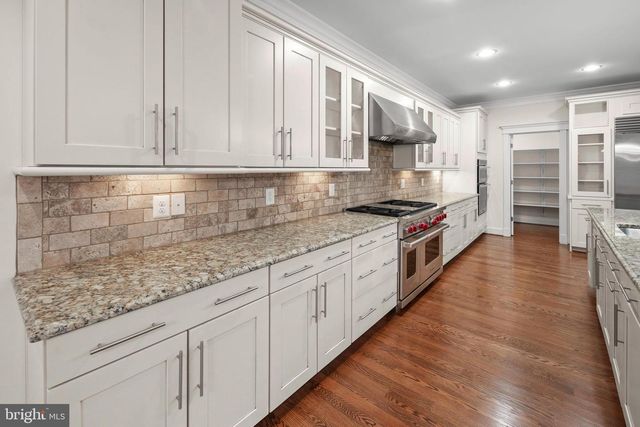 217 PLEASANT ST SW, Vienna, VA 22180