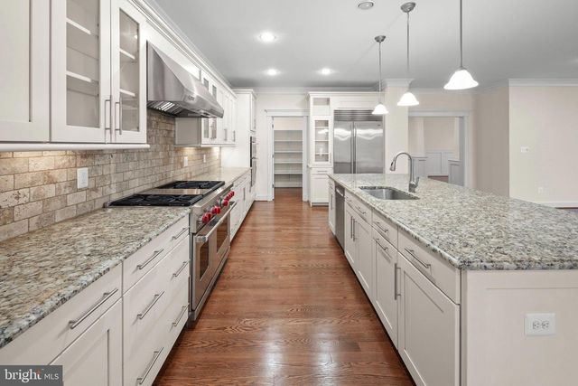 217 PLEASANT ST SW, Vienna, VA 22180