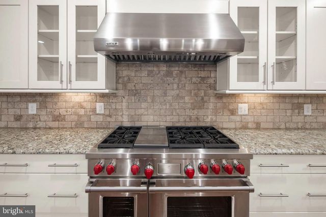 217 PLEASANT ST SW, Vienna, VA 22180