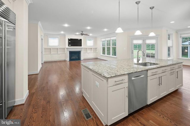 217 PLEASANT ST SW, Vienna, VA 22180