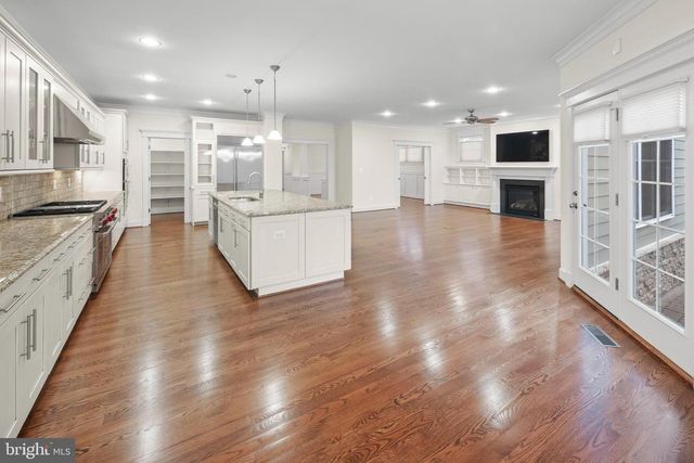 217 PLEASANT ST SW, Vienna, VA 22180