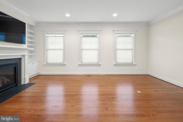 217 PLEASANT ST SW, Vienna, VA 22180