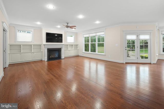 217 PLEASANT ST SW, Vienna, VA 22180