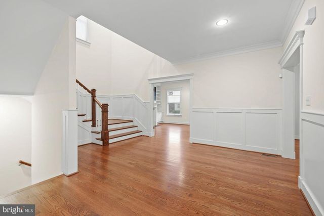 217 PLEASANT ST SW, Vienna, VA 22180